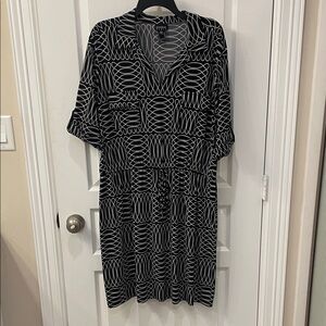Enforce Studio Black and White Print Short Sleeve Dress